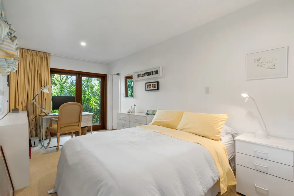 Photos of 83 Bassett Road