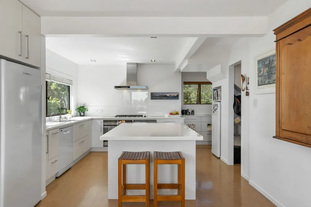 Photos of 83 Bassett Road