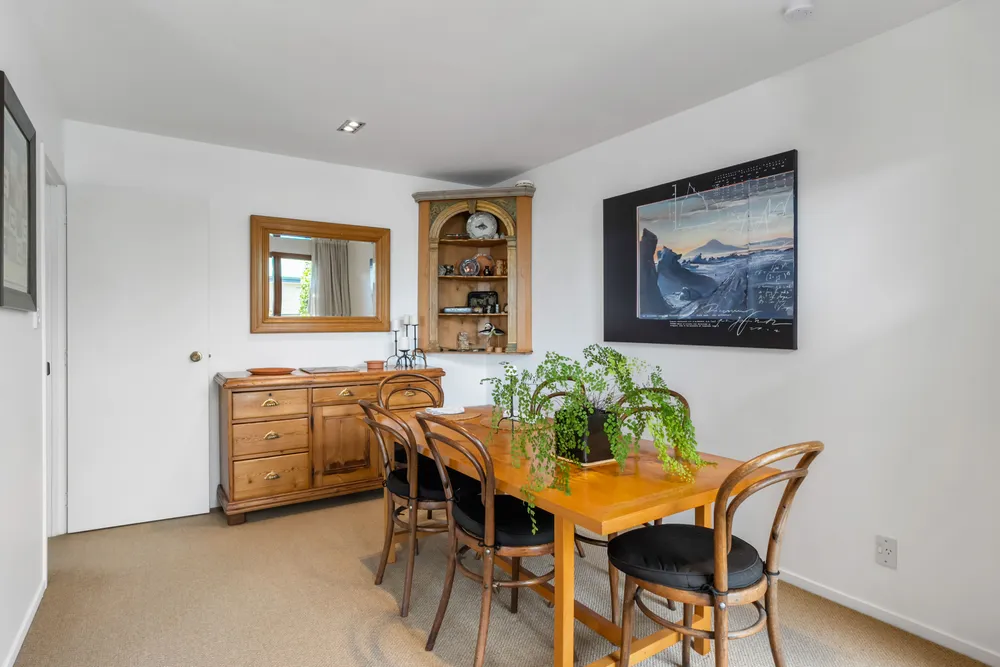 Photos of 83 Bassett Road