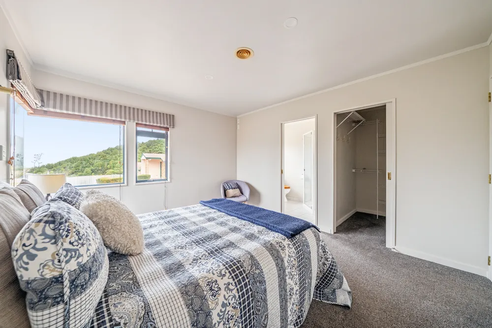 Photos of 34 Birkinshaw Grove