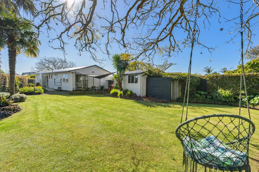 Photos of 40 Meadow Park Crescent