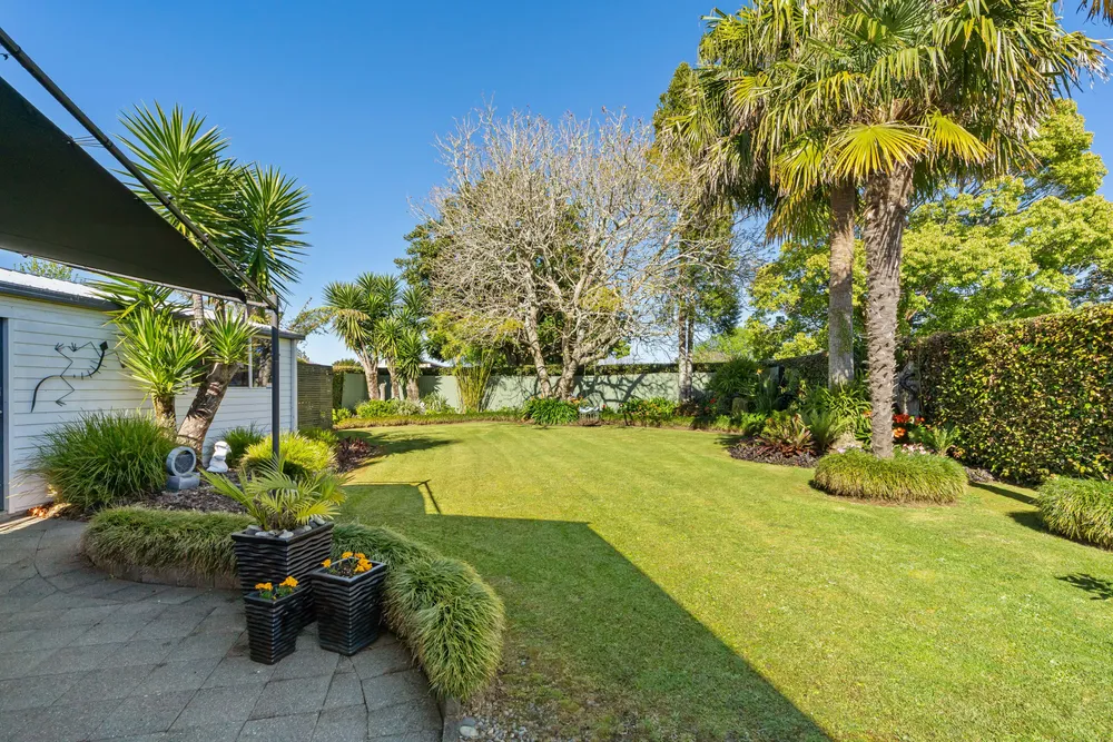Photos of 40 Meadow Park Crescent