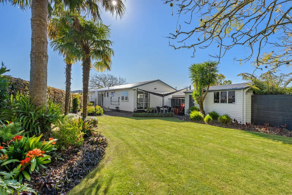 Photos of 40 Meadow Park Crescent