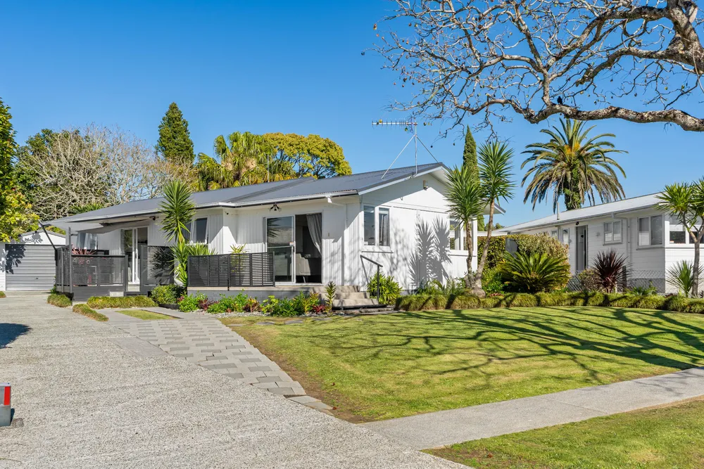 Photos of 40 Meadow Park Crescent