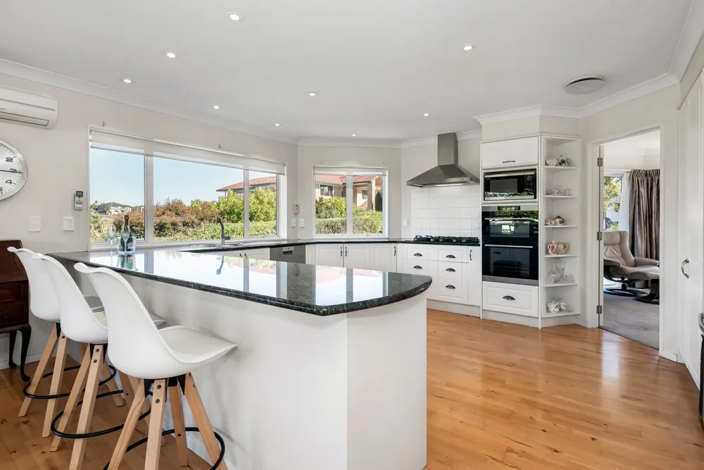 Photos of 10 Ramoana Mews