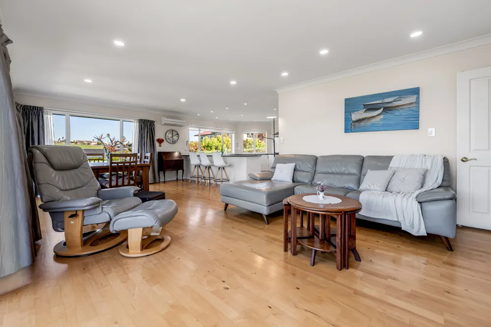 Photos of 10 Ramoana Mews