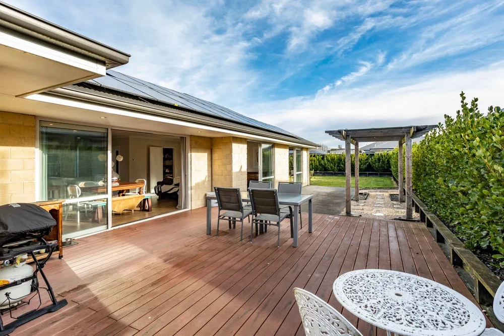 Photos of 33 Sequoia Way