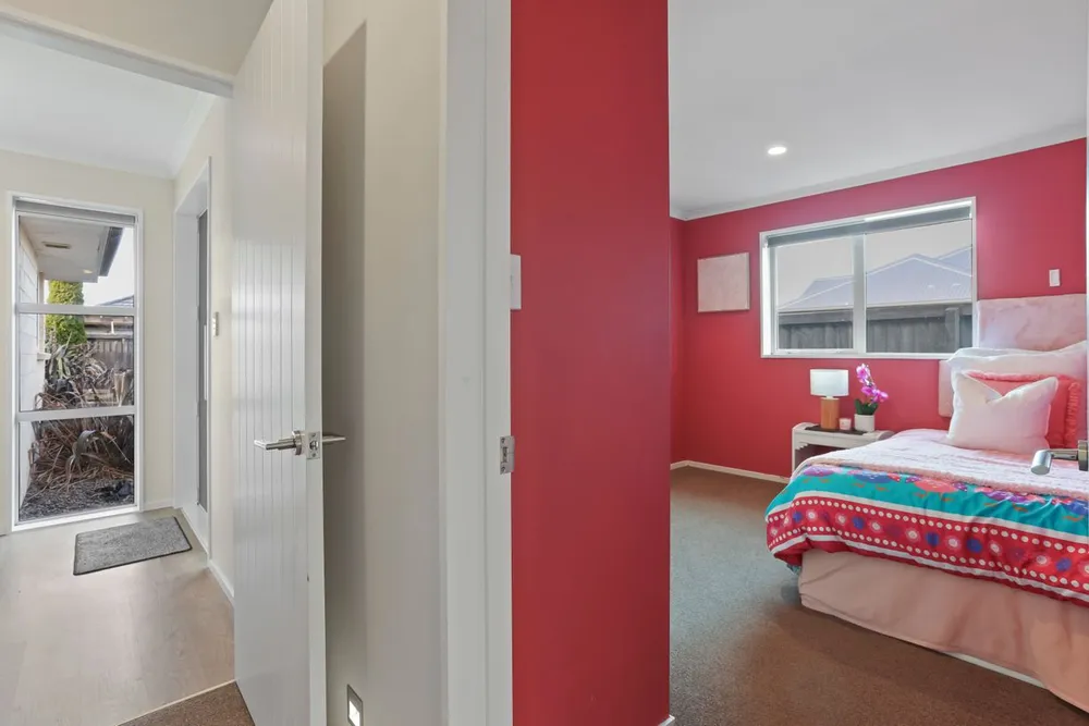 Photos of 33 Sequoia Way