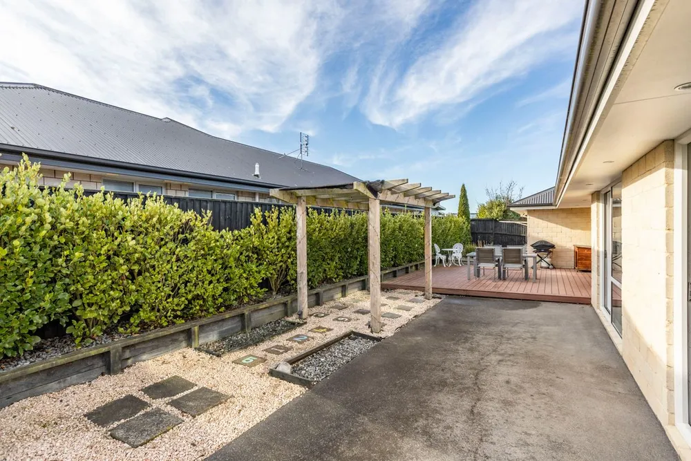 Photos of 33 Sequoia Way