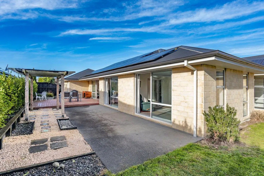Photos of 33 Sequoia Way