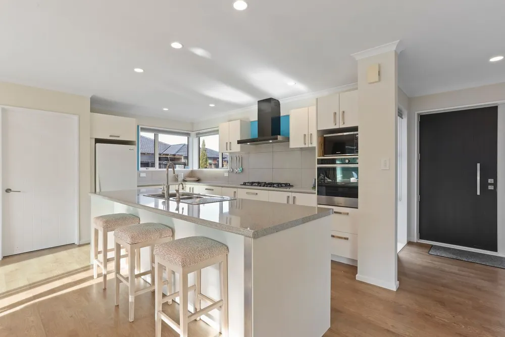 Photos of 33 Sequoia Way
