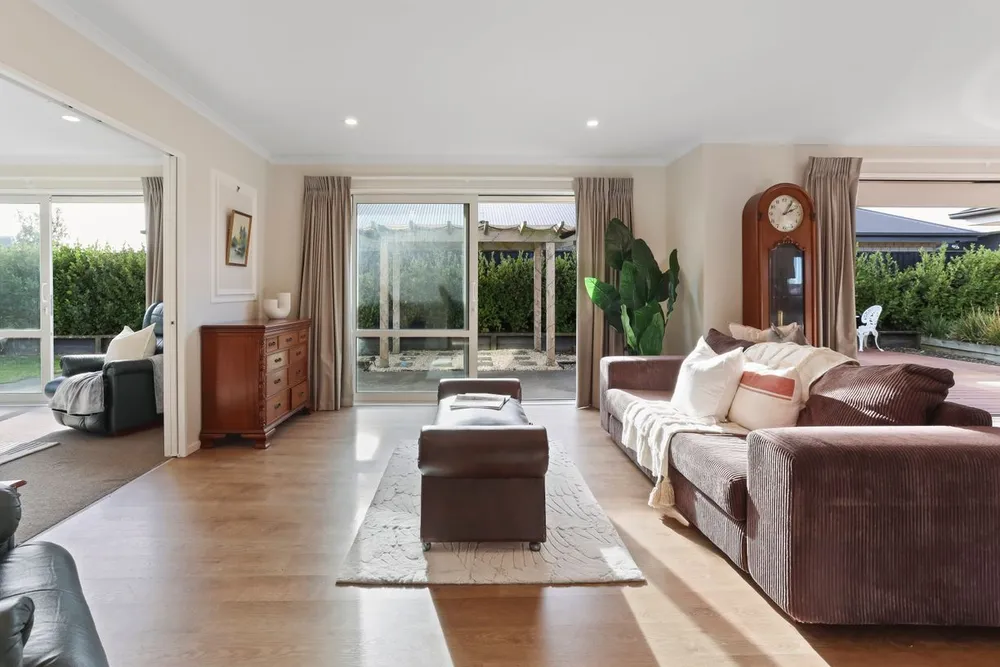 Photos of 33 Sequoia Way