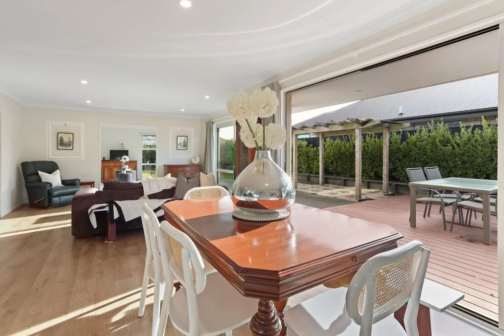 Photos of 33 Sequoia Way