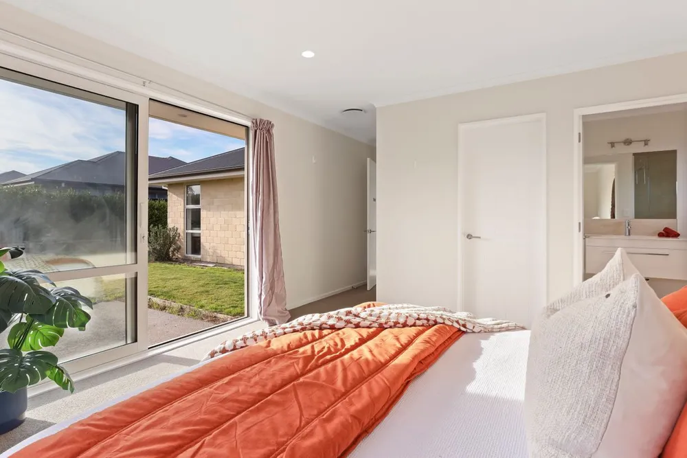 Photos of 33 Sequoia Way