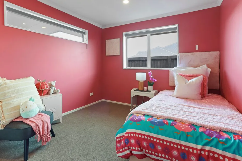 Photos of 33 Sequoia Way