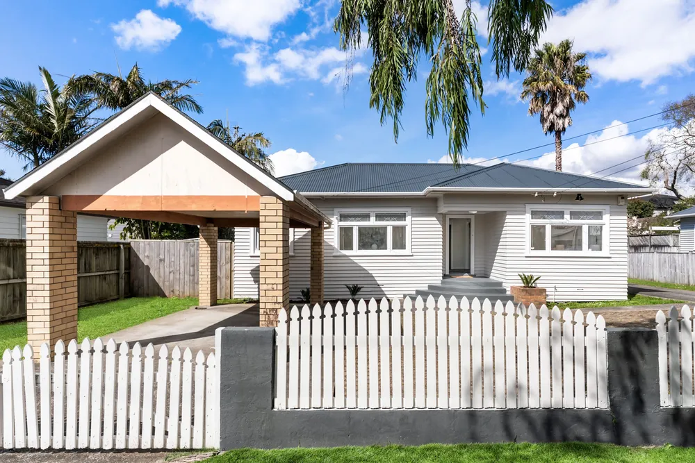 Photos of 2 Aliford Avenue