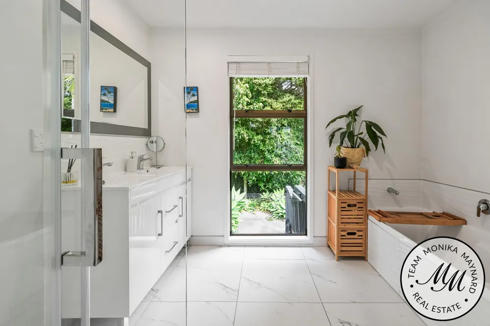 Photos of 10 Kingsclere Place