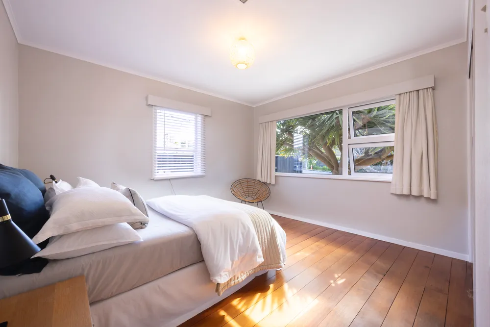 Photos of 160 Seabrook Avenue