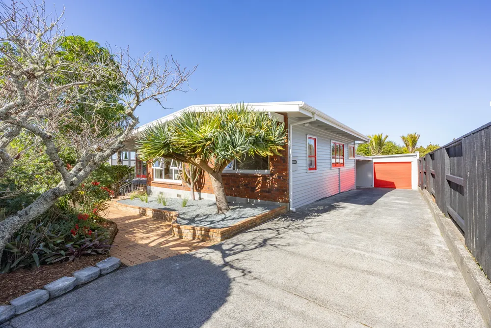 Photos of 160 Seabrook Avenue