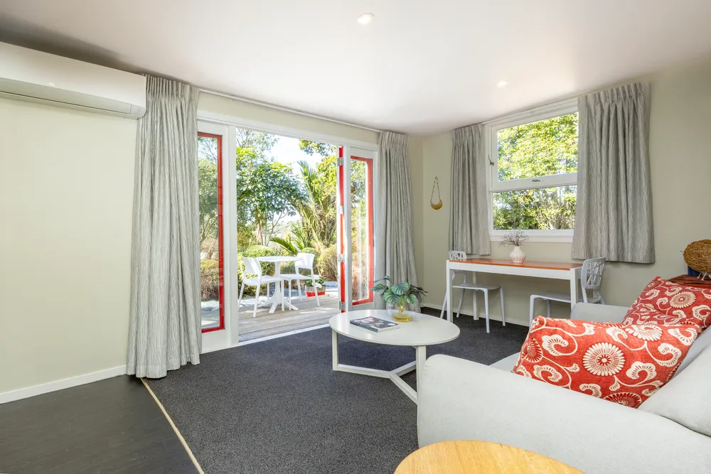 Photos of 160 Seabrook Avenue