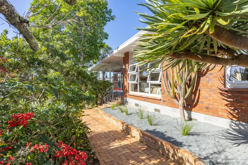 Photos of 160 Seabrook Avenue