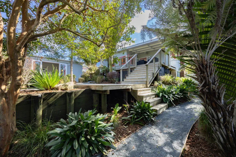 Photos of 160 Seabrook Avenue