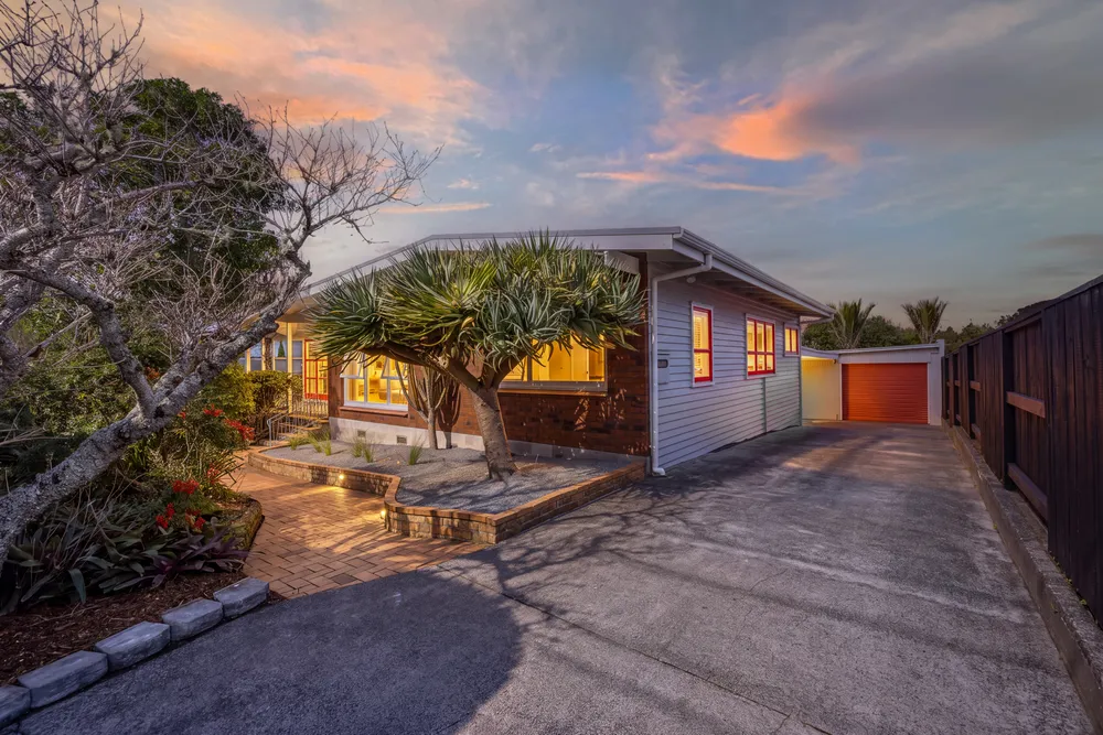 Photos of 160 Seabrook Avenue