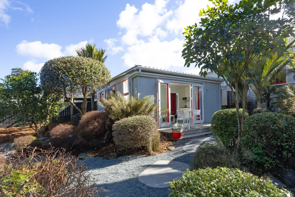 Photos of 160 Seabrook Avenue