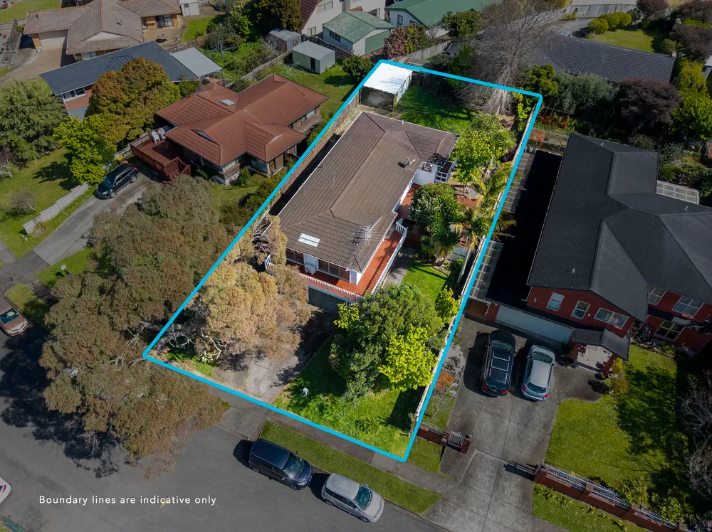 13 Booralee Avenue, Botany Downs, Auckland · Auction Room