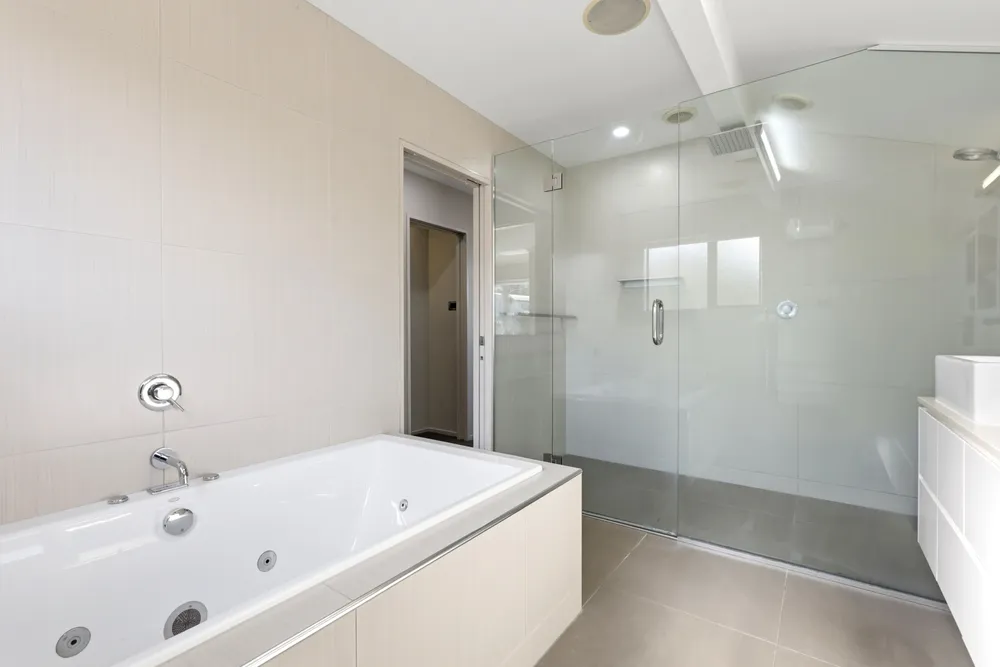 Photos of 99 Grovenor Drive