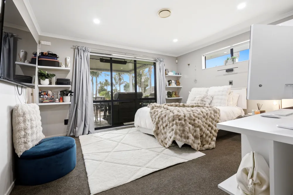 Photos of 99 Grovenor Drive
