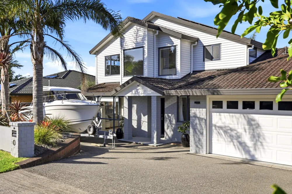 Photos of 99 Grovenor Drive
