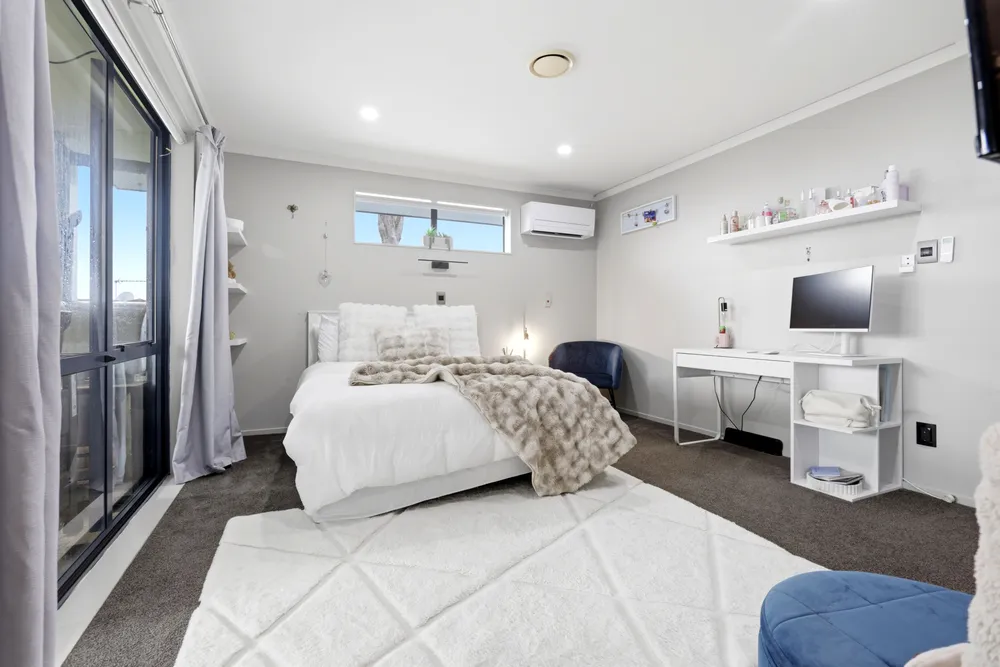 Photos of 99 Grovenor Drive