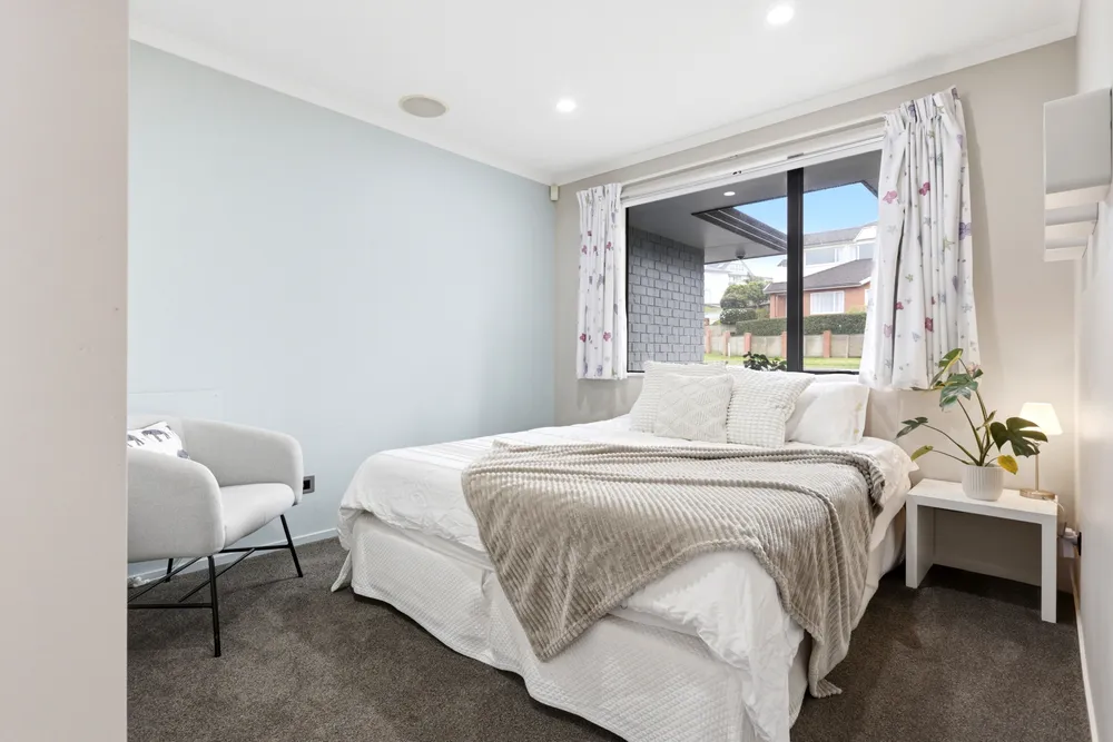 Photos of 99 Grovenor Drive