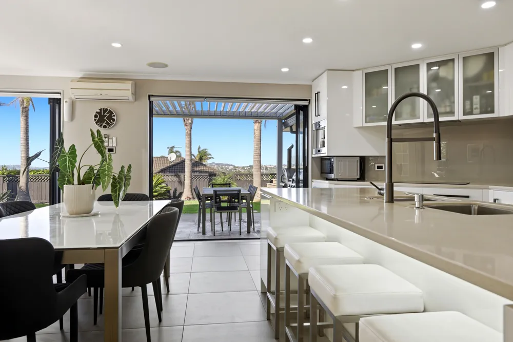 Photos of 99 Grovenor Drive