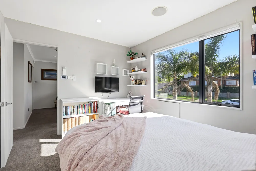 Photos of 99 Grovenor Drive