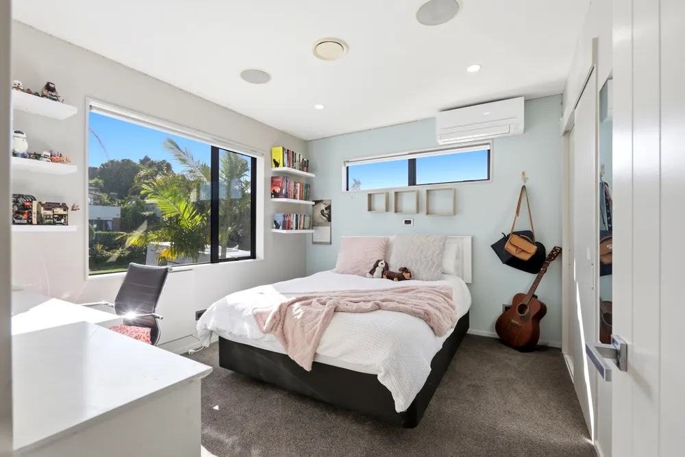 Photos of 99 Grovenor Drive