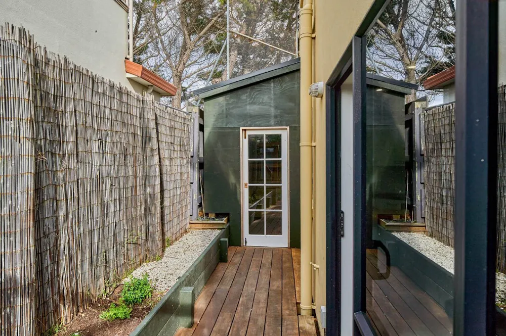 Photos of 408a Broadway