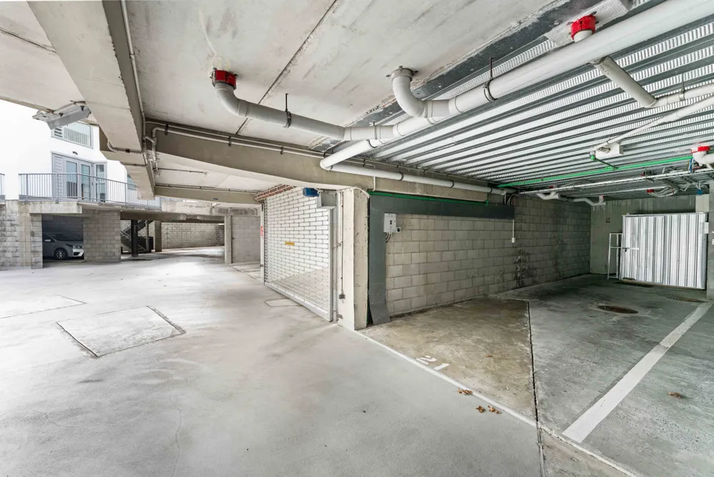 Photos of 10/2 Western Springs Road