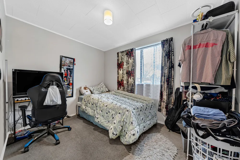 Photos of 32 Clendon Avenue