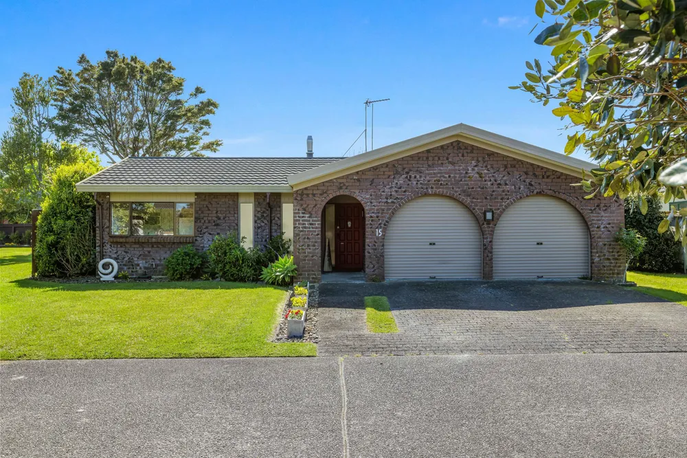 Photos of 15 Edgewater Grove