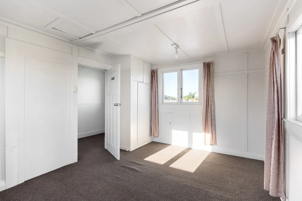 Photos of 140 Ormond Road
