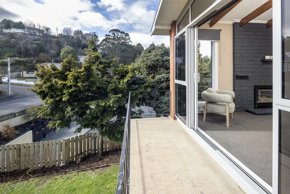 Photos of 83 Neidpath Road