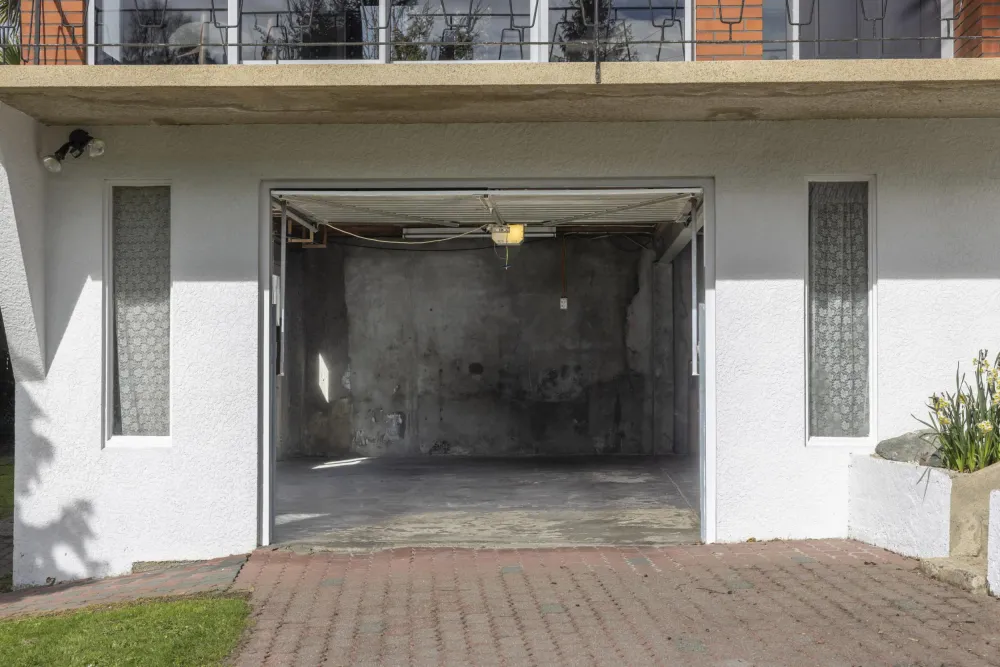 Photos of 83 Neidpath Road