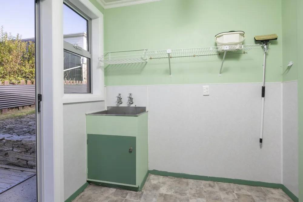 Photos of 83 Neidpath Road