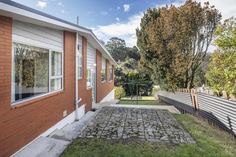Photos of 83 Neidpath Road