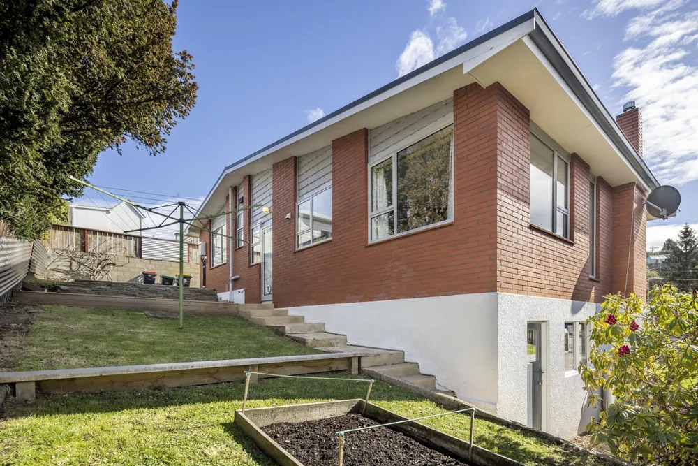 Photos of 83 Neidpath Road