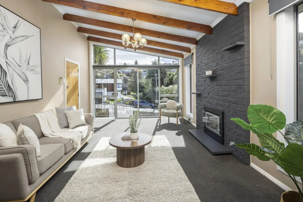 Photos of 83 Neidpath Road