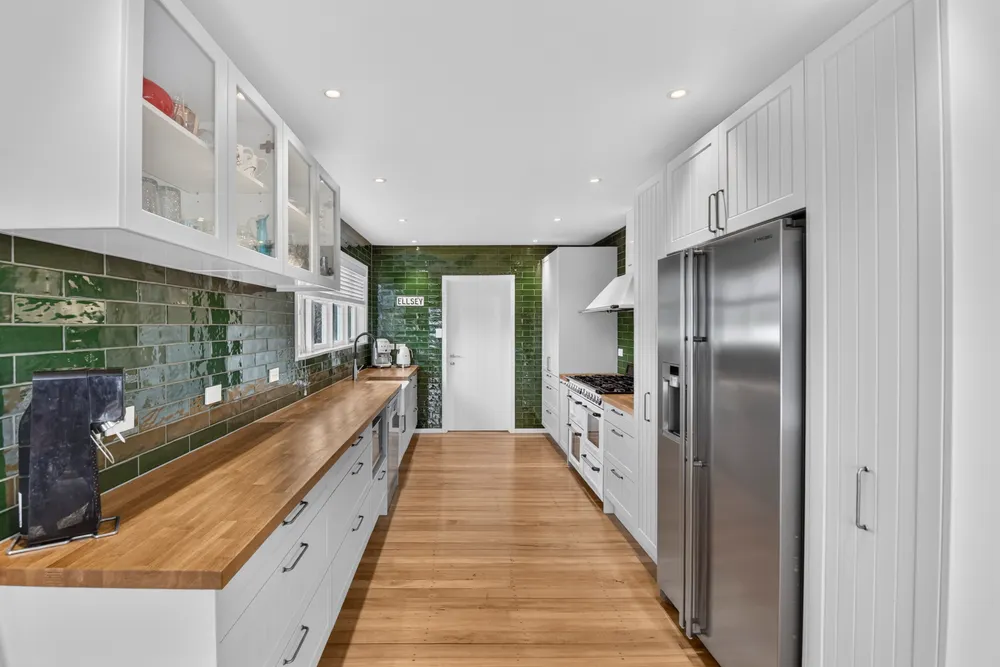 Photos of 250 Centreway Road