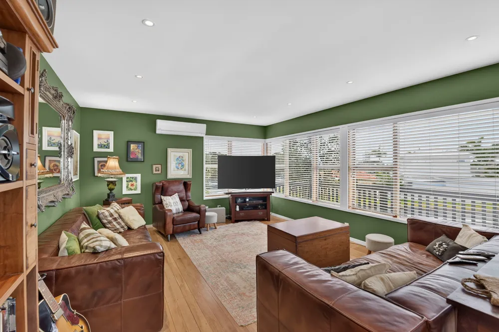 Photos of 250 Centreway Road